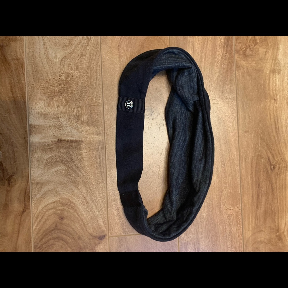 Black Lululemon headband!